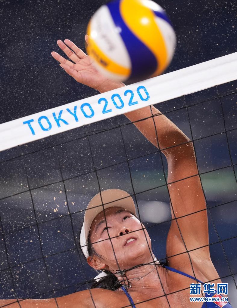 巴西选手在沙滩排球比赛中称霸