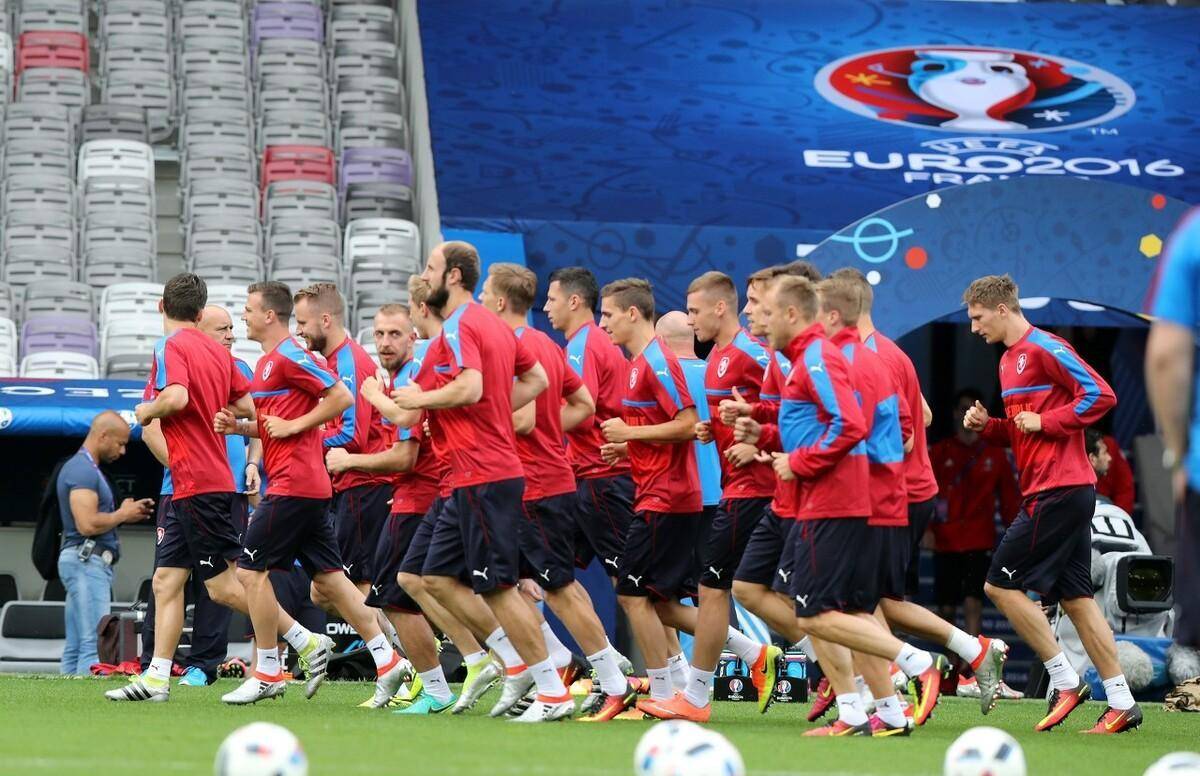 捷克队在激战中晋级欧洲杯决赛