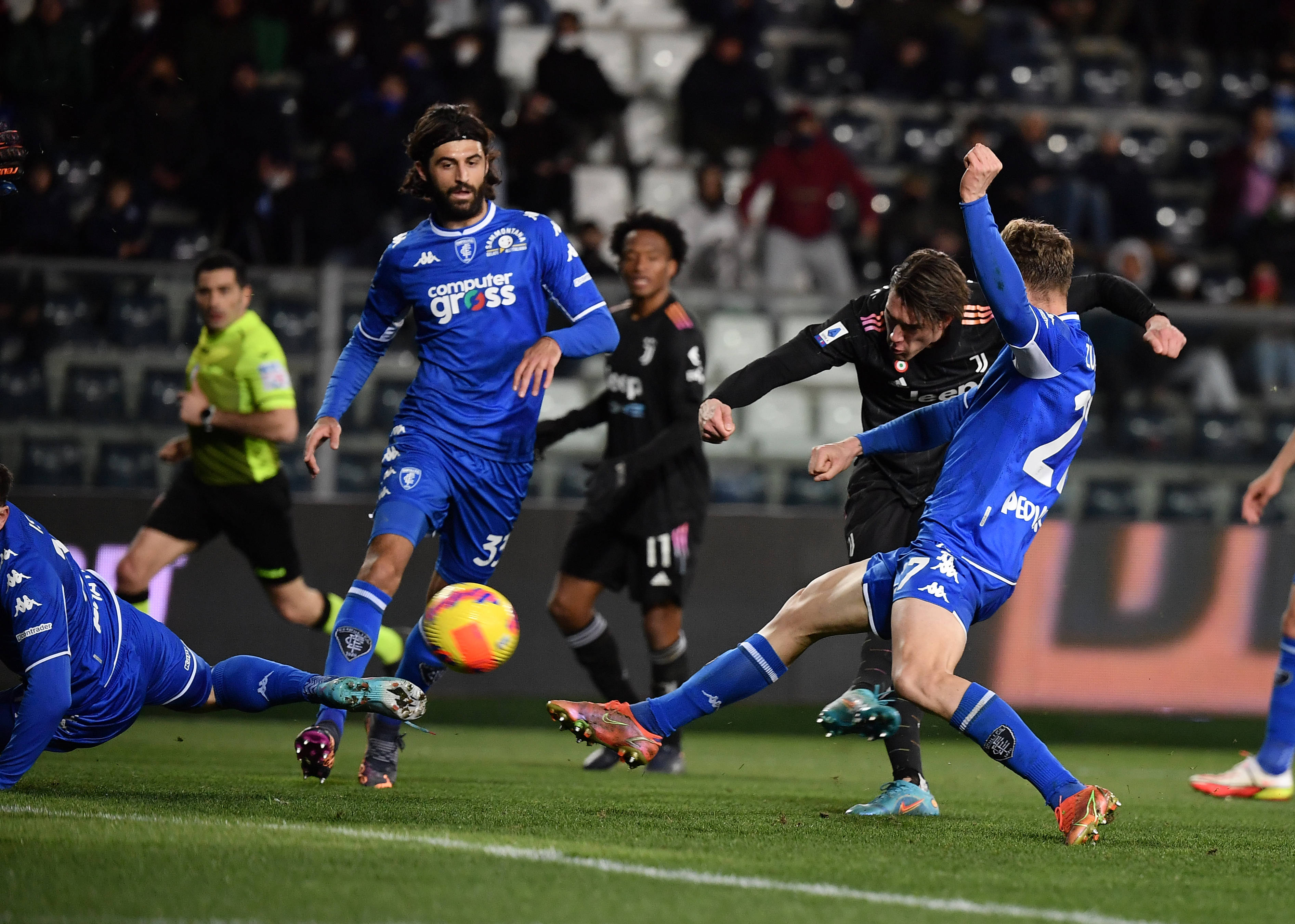 开云体育在线-莱切斯特城击败对手，保持领先优势的简单介绍