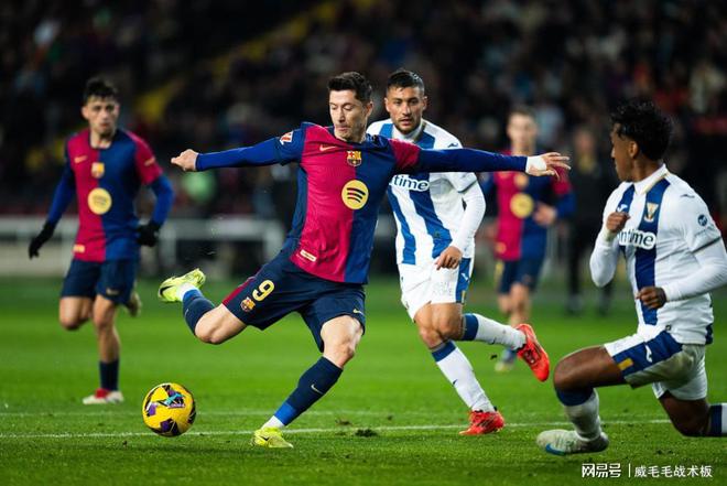 开云体育官方入口-西甲激战：巴塞险胜保住领先优势