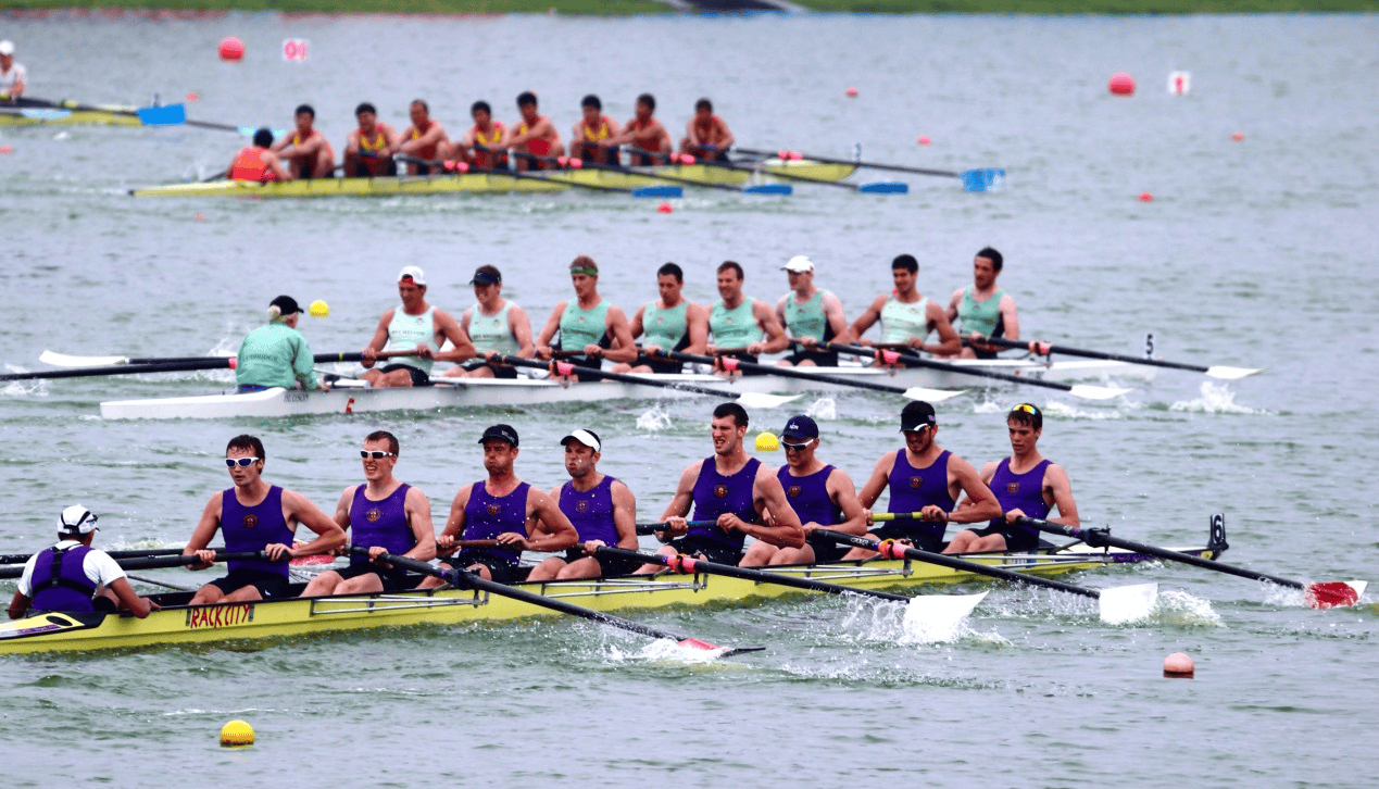 赛艇比赛男子组决赛场面激烈的简单介绍