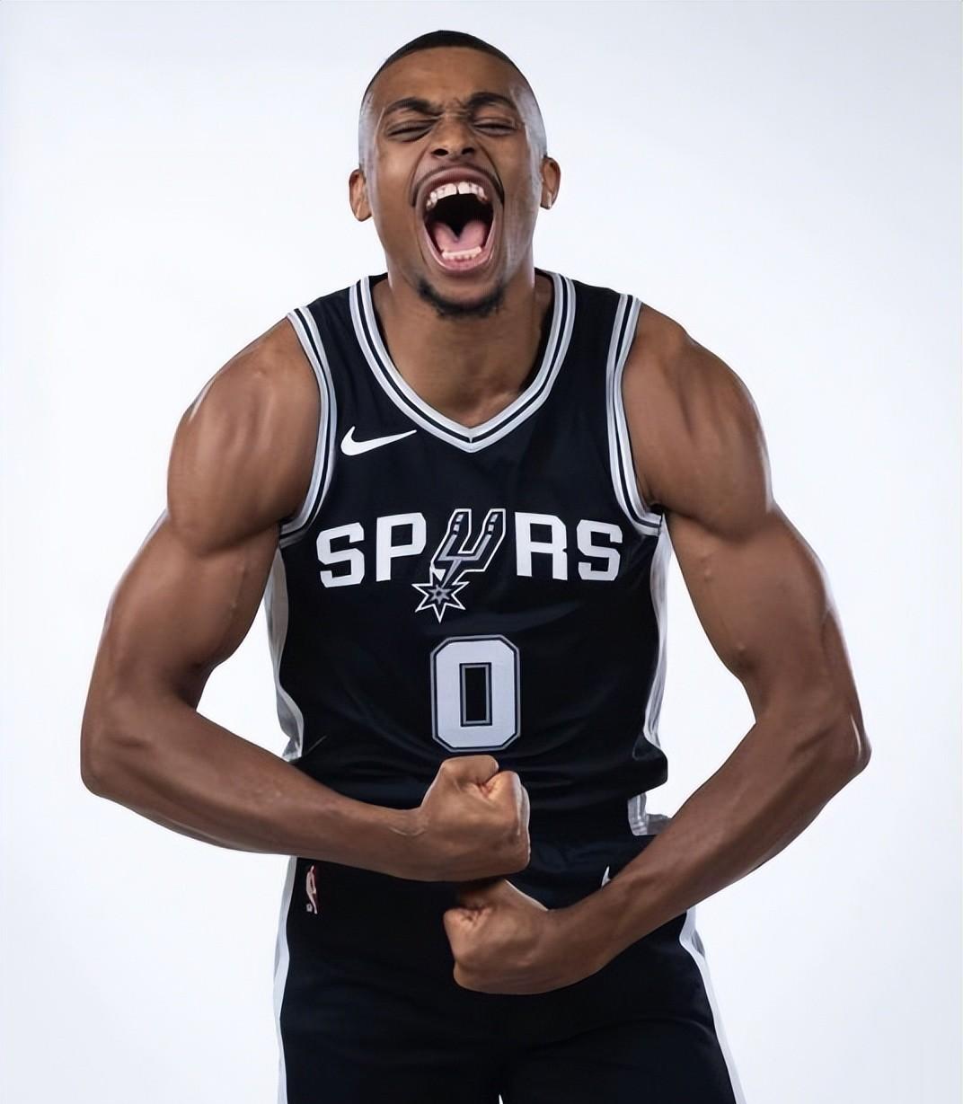 职业球员技术精湛，精彩表现让人惊叹