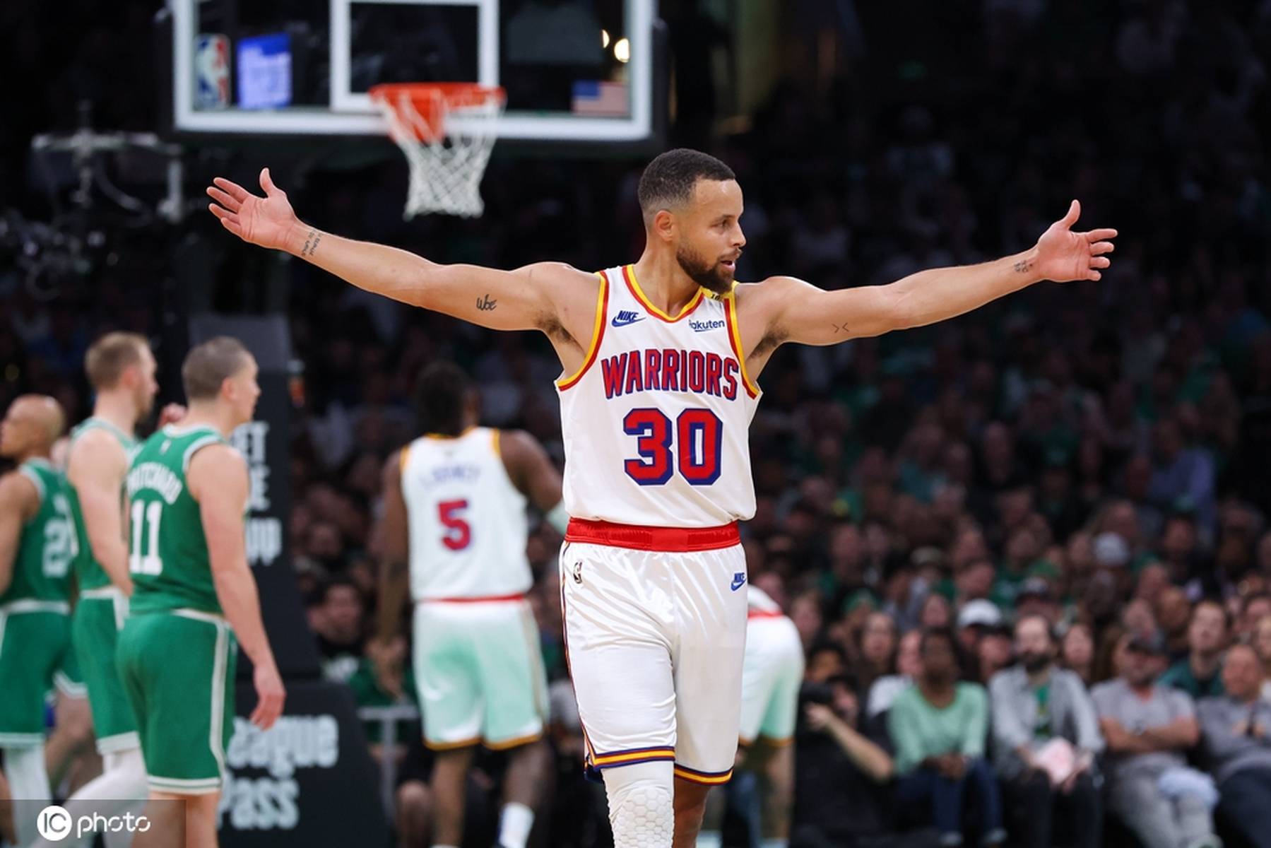 勇士队保持连胜，库里表态要争夺总冠军