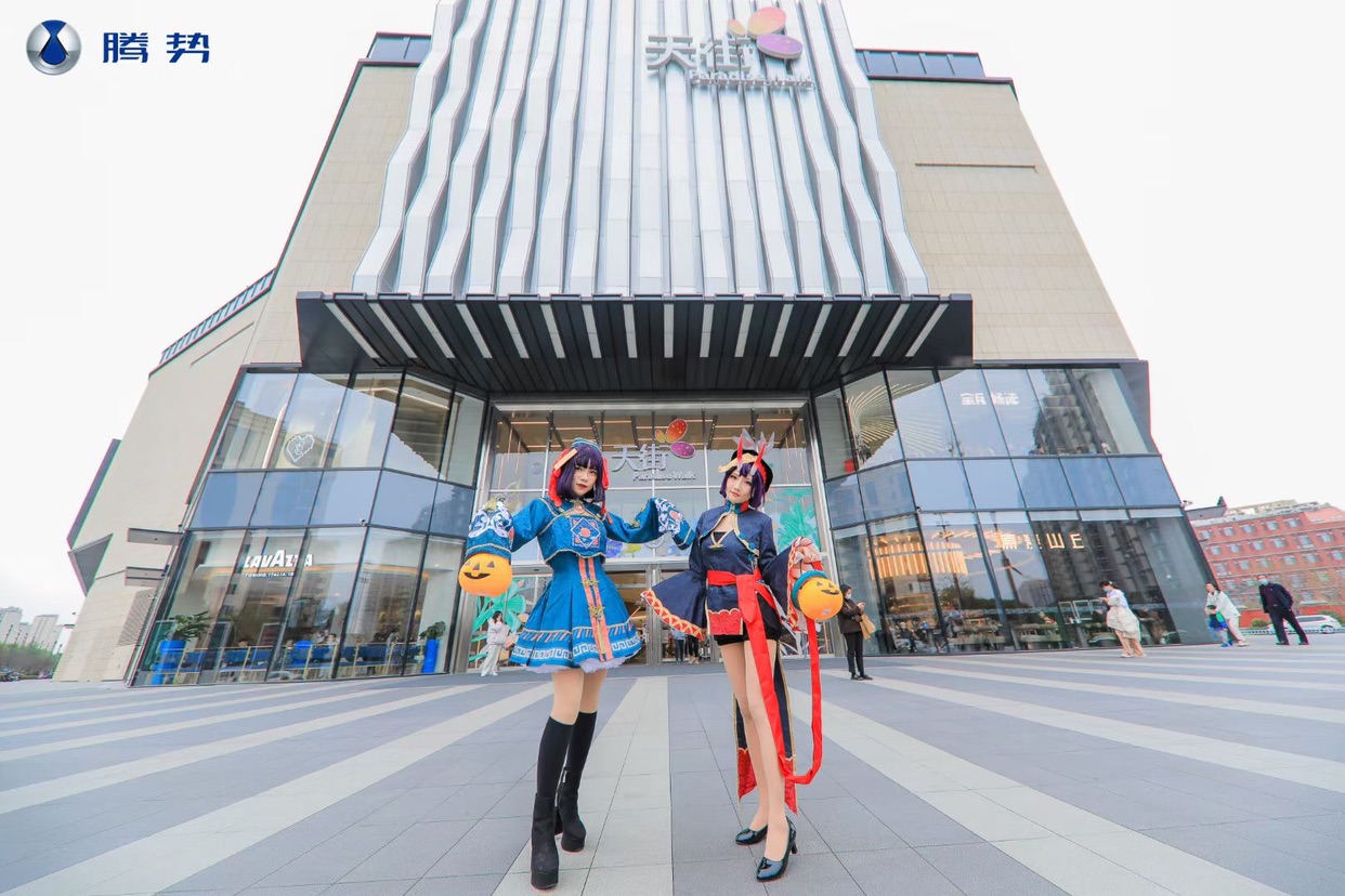 梦幻球场上演经典对决，荣耀足球盛会再度来袭的简单介绍