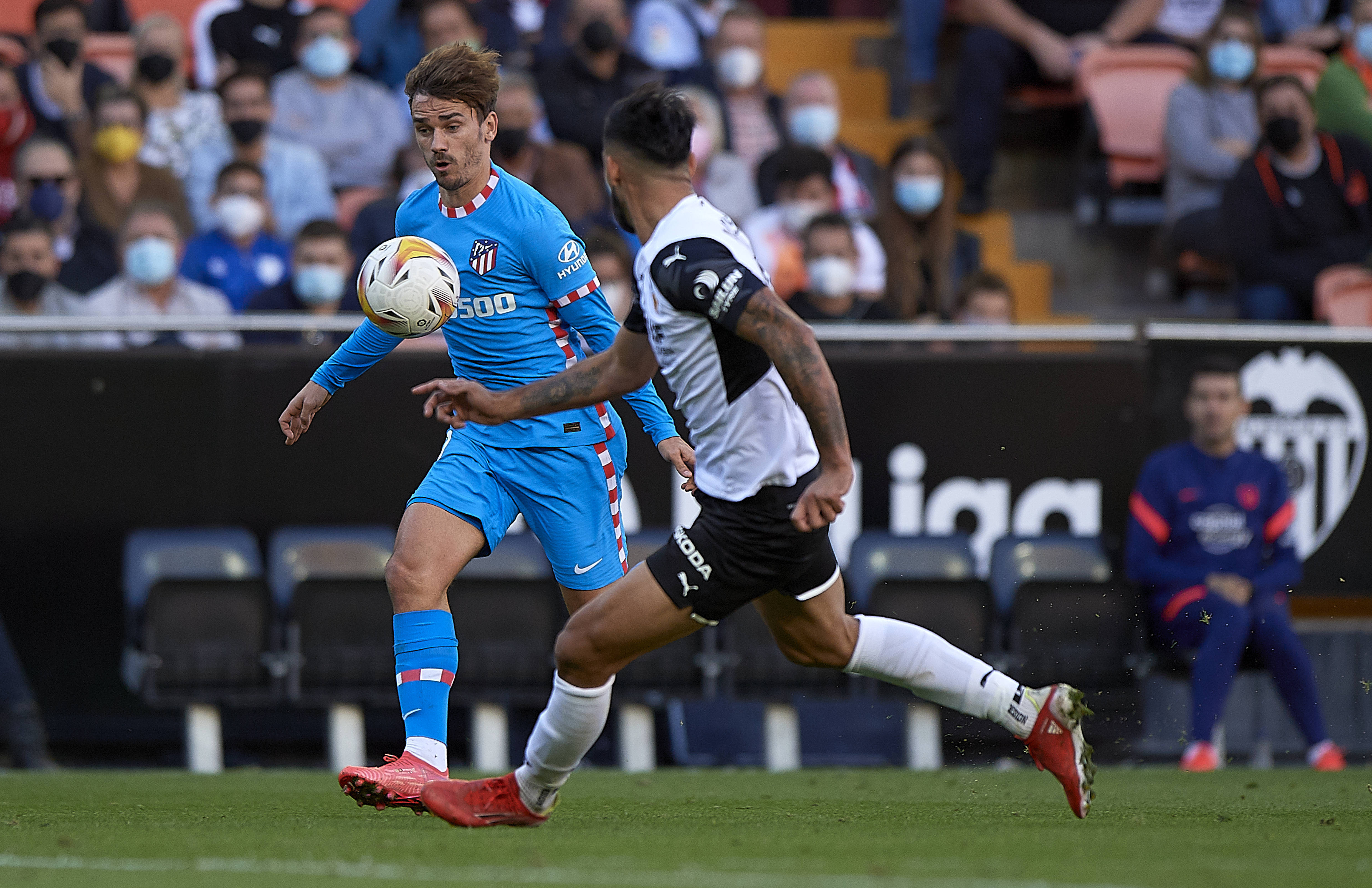 包含莱加内斯客场平局，积分排名保持不变的词条