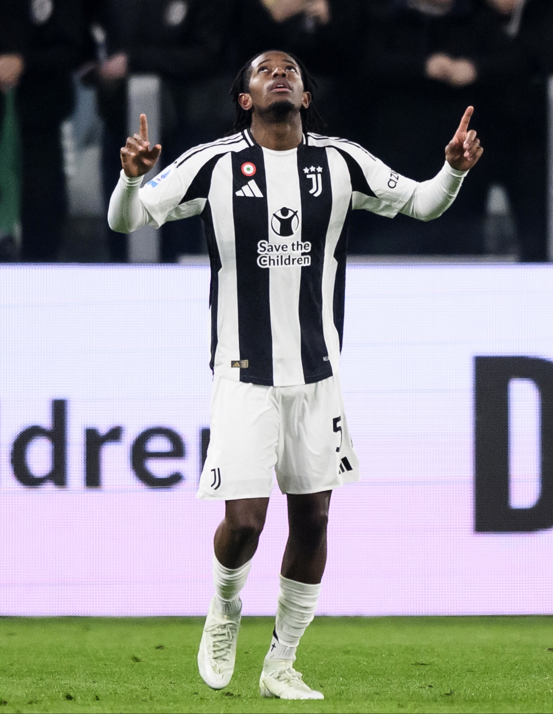 尤文图斯惊险晋级，欧冠硝烟弥漫的简单介绍