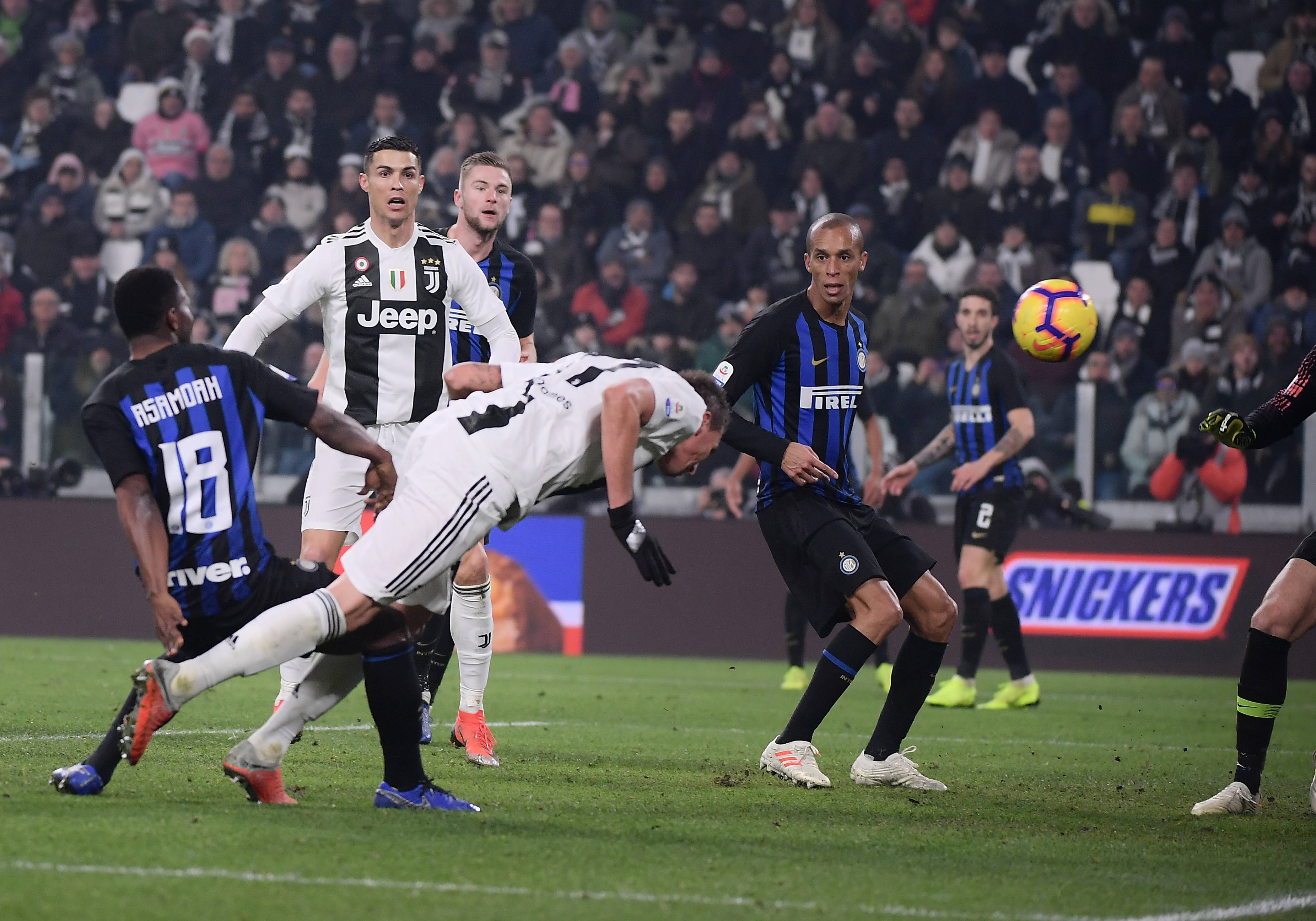 开云体育下载-米兰德比焦点对决，洛卡特利成为话题人物