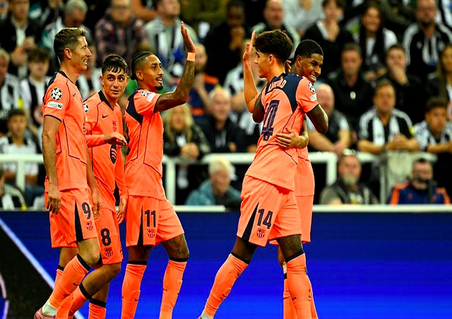 那不勒斯前锋梅开二度助球队获胜的简单介绍