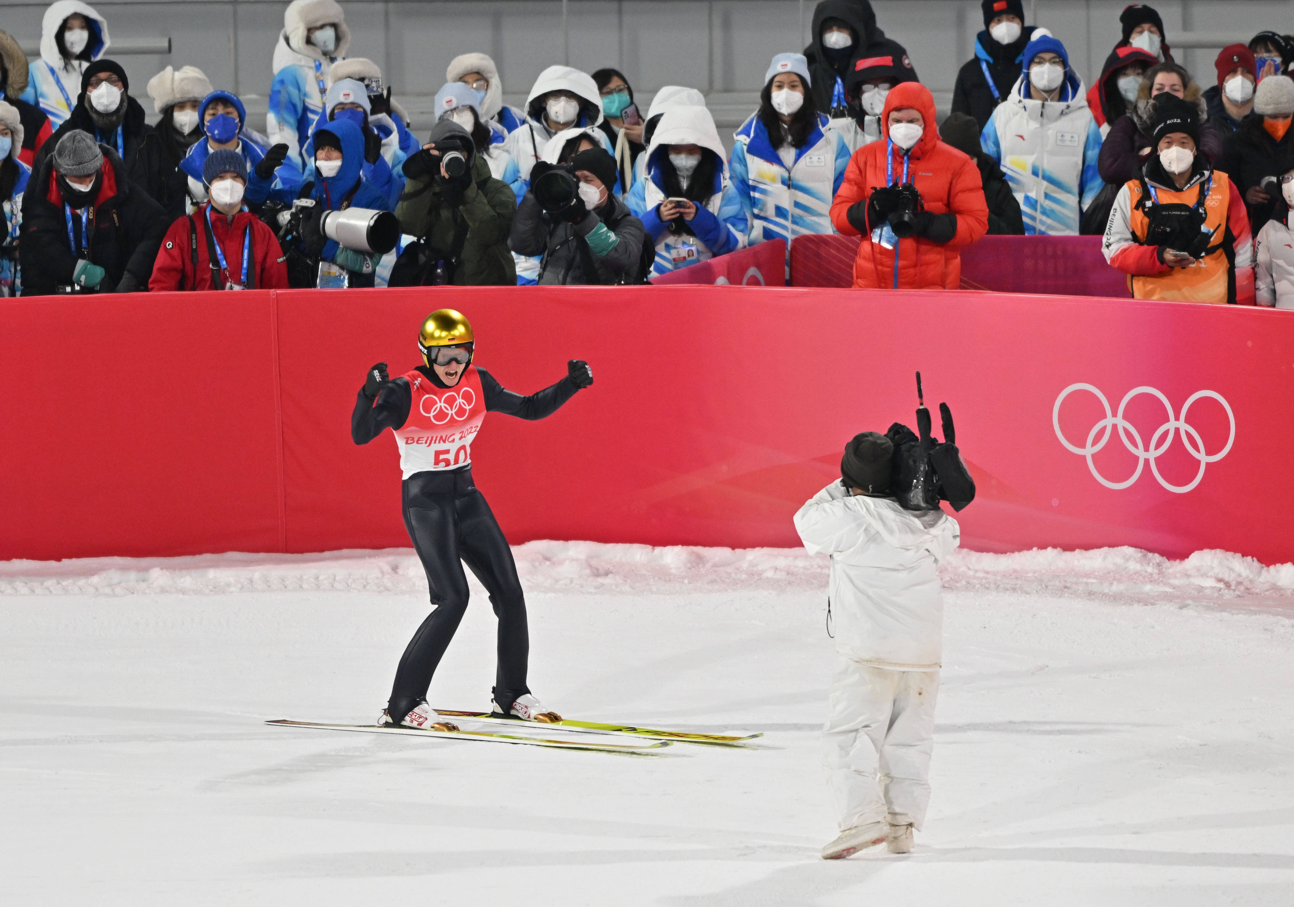 挪威选手在滑雪比赛中速度惊人