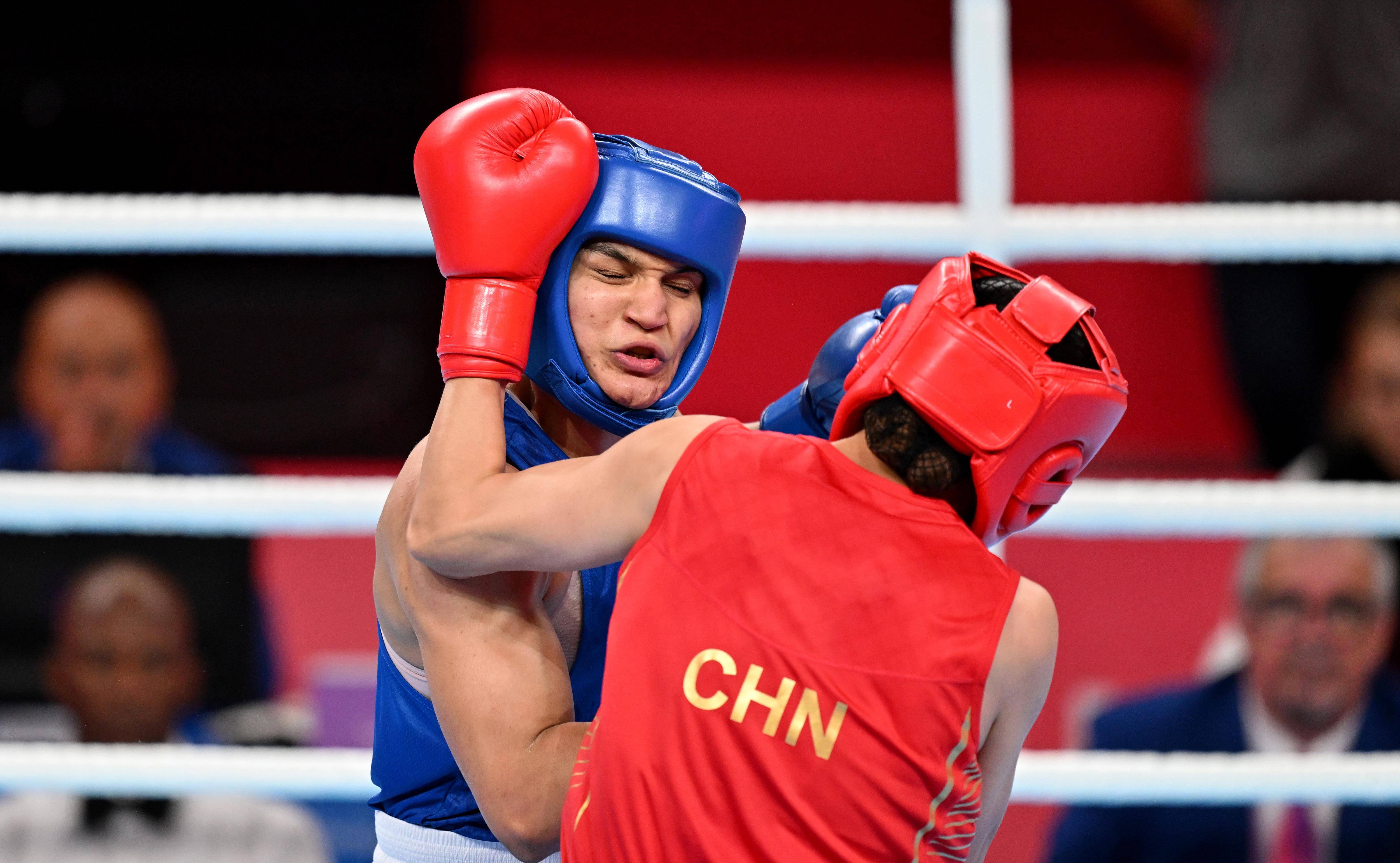 开云体育登录-关于拳击选手全力以赴保持绝对优势的信息