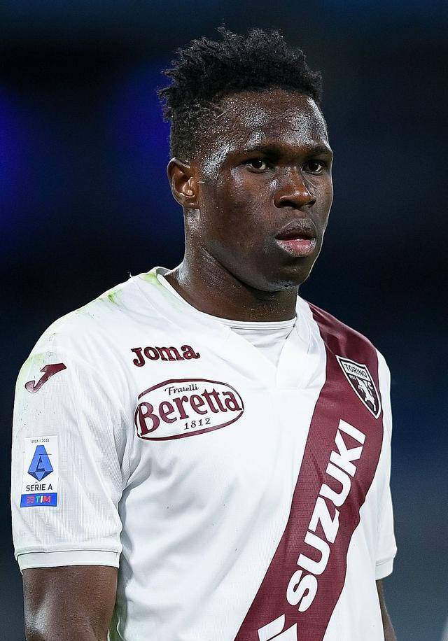 关于都灵球队客场战胜对手，保持领先优势的信息